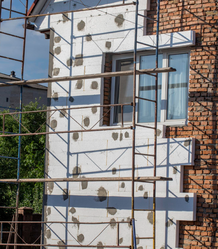 Travaux d’isolation extérieure sur façade de maison